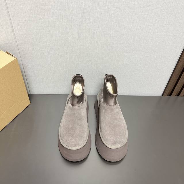 出厂: 独家顶级版本 Ugg~24Vs秋冬爆款松糕厚底休闲毛鞋系列 松糕厚底雪地靴 一款不会撞衫的鞋子、简约的隔板设计上斑点的大底、鞋面真丝卷毛、秋冬季必备款、